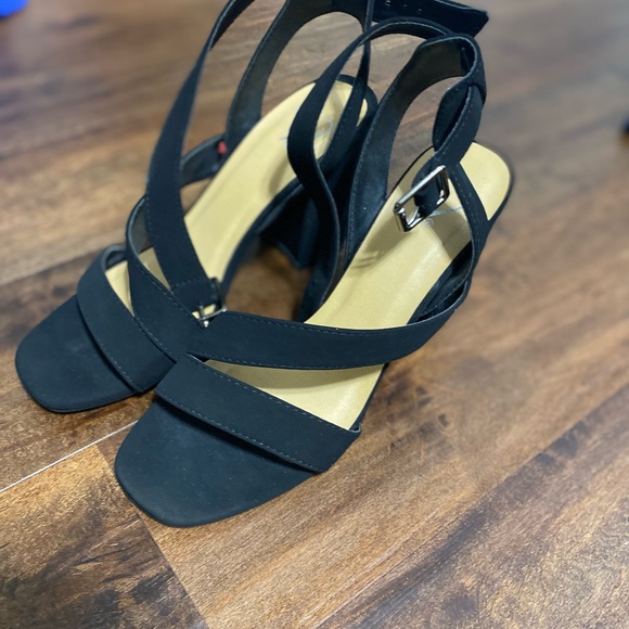 Shoes - Black heels size 8